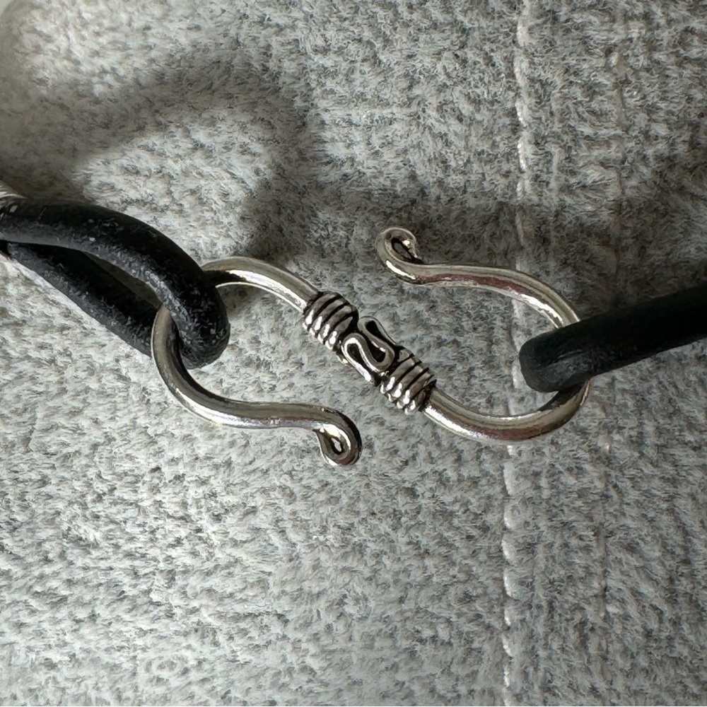 Artisan Blue Gray Labradorite Gem Pendant on Black Leather Cord Necklace NEW - Picture 5 of 16